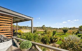 Marcotta Guest Suite - Moments To Golf Course
